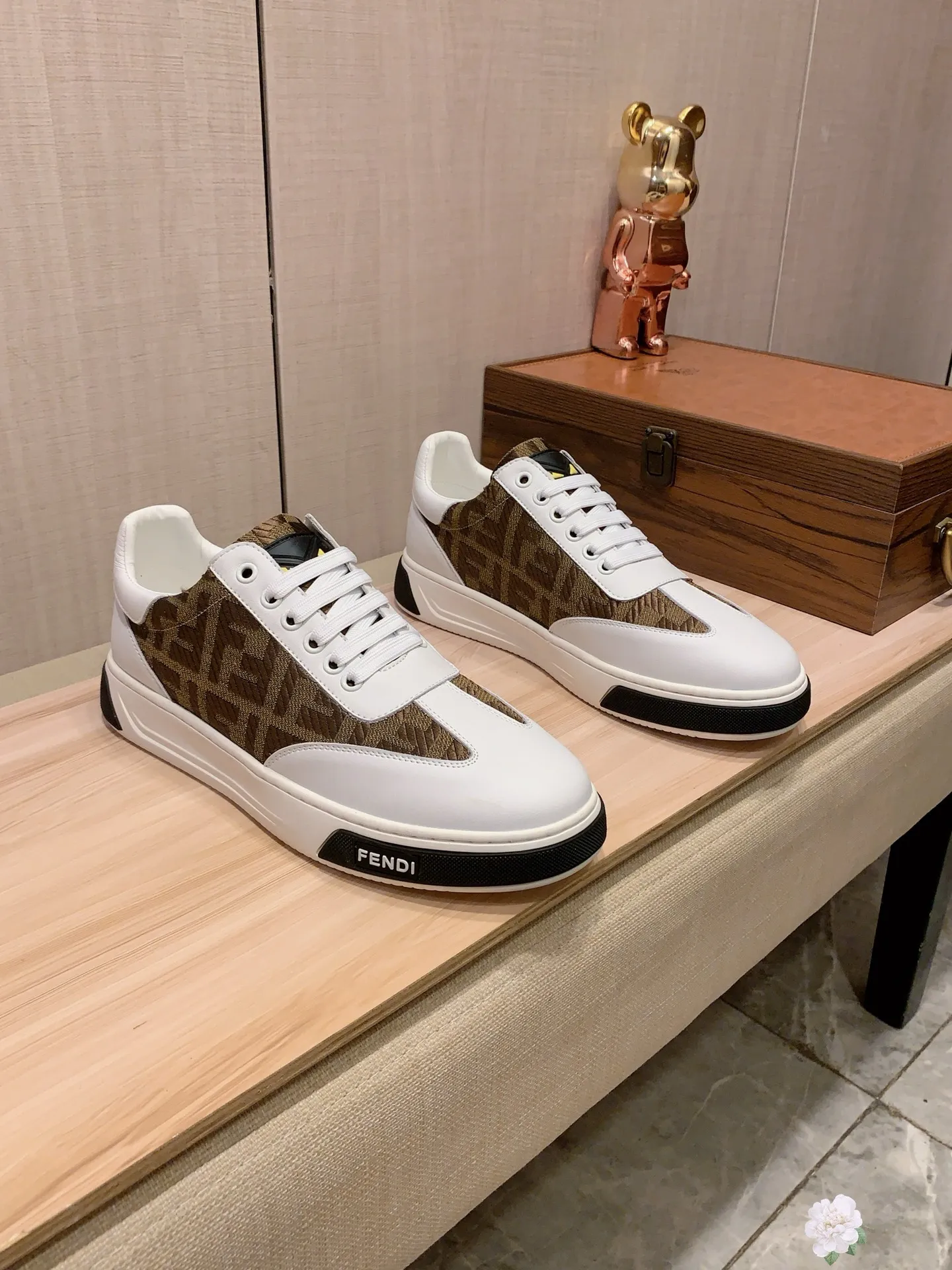 Men's men's shoes 💰420💰💰🎩🎩[Lightning][Lightning] "FENDI*" The latest and most popular casual shoes, top brand [Seduce] luxury ~ purchasing agent, top quality ~. [Strong] The upper is made of imported breathable cowhide with material ➕ breathable sheepskin feet (•) and fine workmanship. The original stylish and stylish soft rubber wear-resistant and non-slip outsole is light and comfortable on the feet. The real thing looks better when photographed in person. 0099: code: 38-44, 4️⃣ colors selected